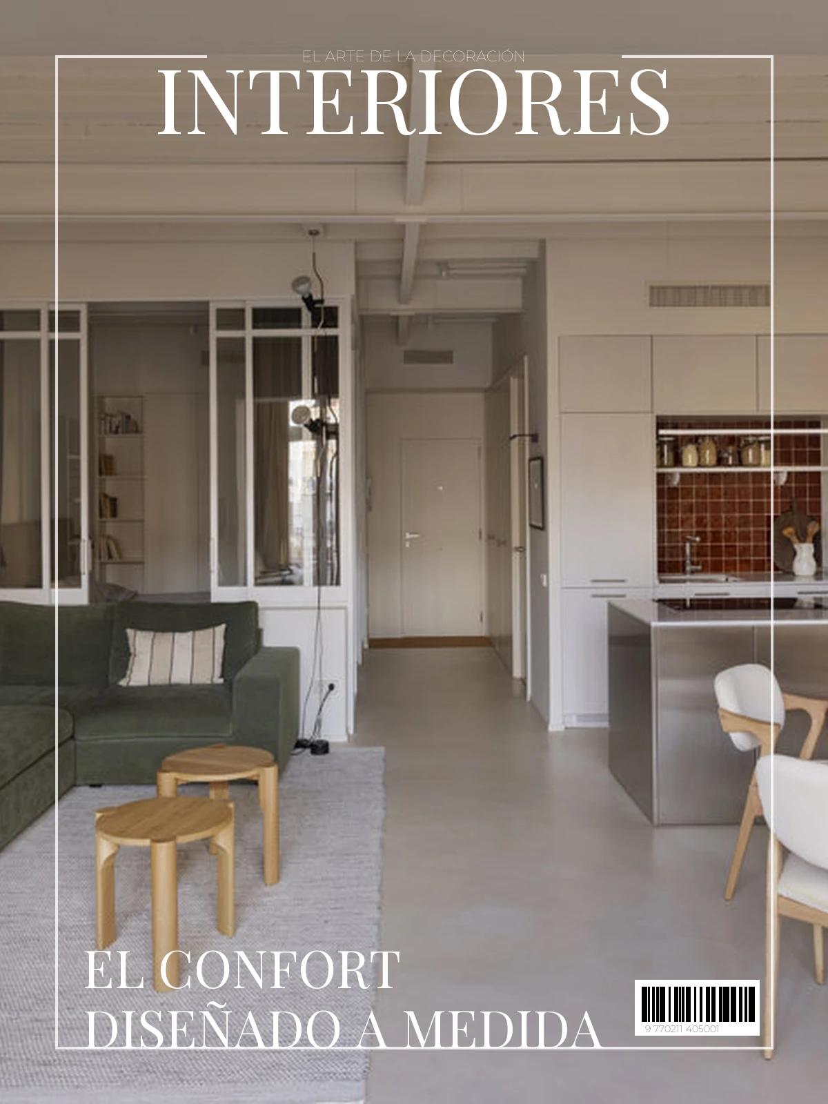 Dormitorio acristalado, cocina abierta y muebles de madera: el piso de un fotógrafo barcelonés